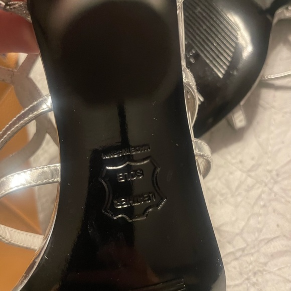 • Stuart Weitzman Metallic Silver Leather Sandals size 9 - Picture 12 of 12